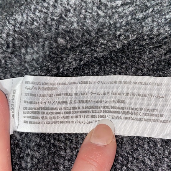 HOLLISTER Sweater NWOT🎁🎄 - Picture 6 of 8